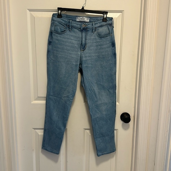 Hollister Denim - HOLLISTER Curvy High Rise Mom Jeans Size 7R Light Wash Vintage Stretch W28 L27